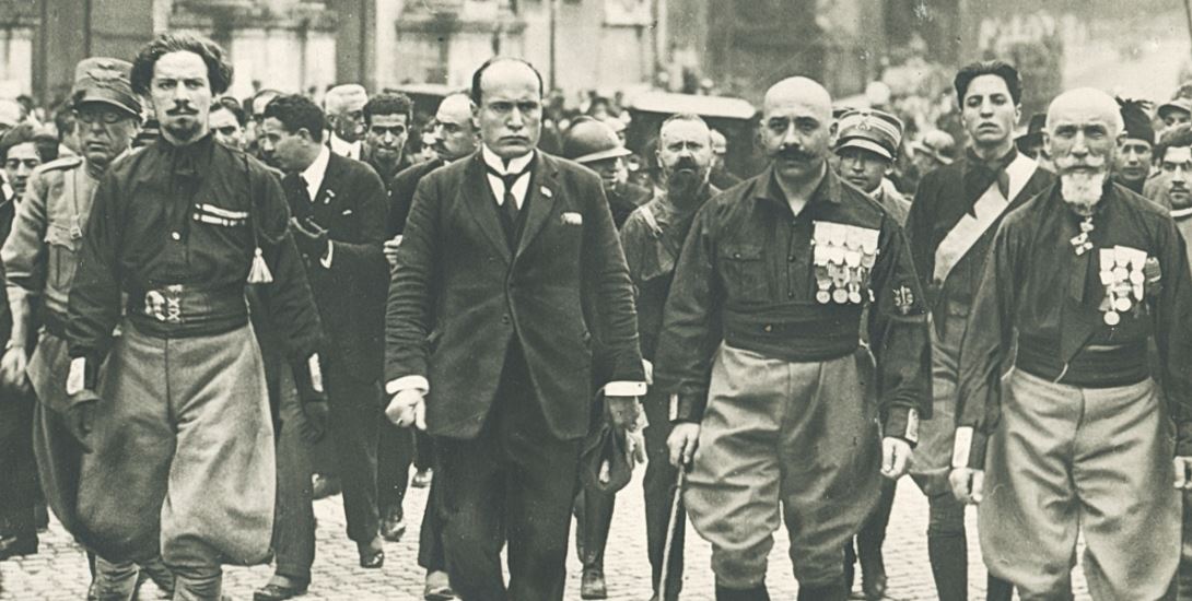 Corteo con Mussolini (foto Comune di Milano)