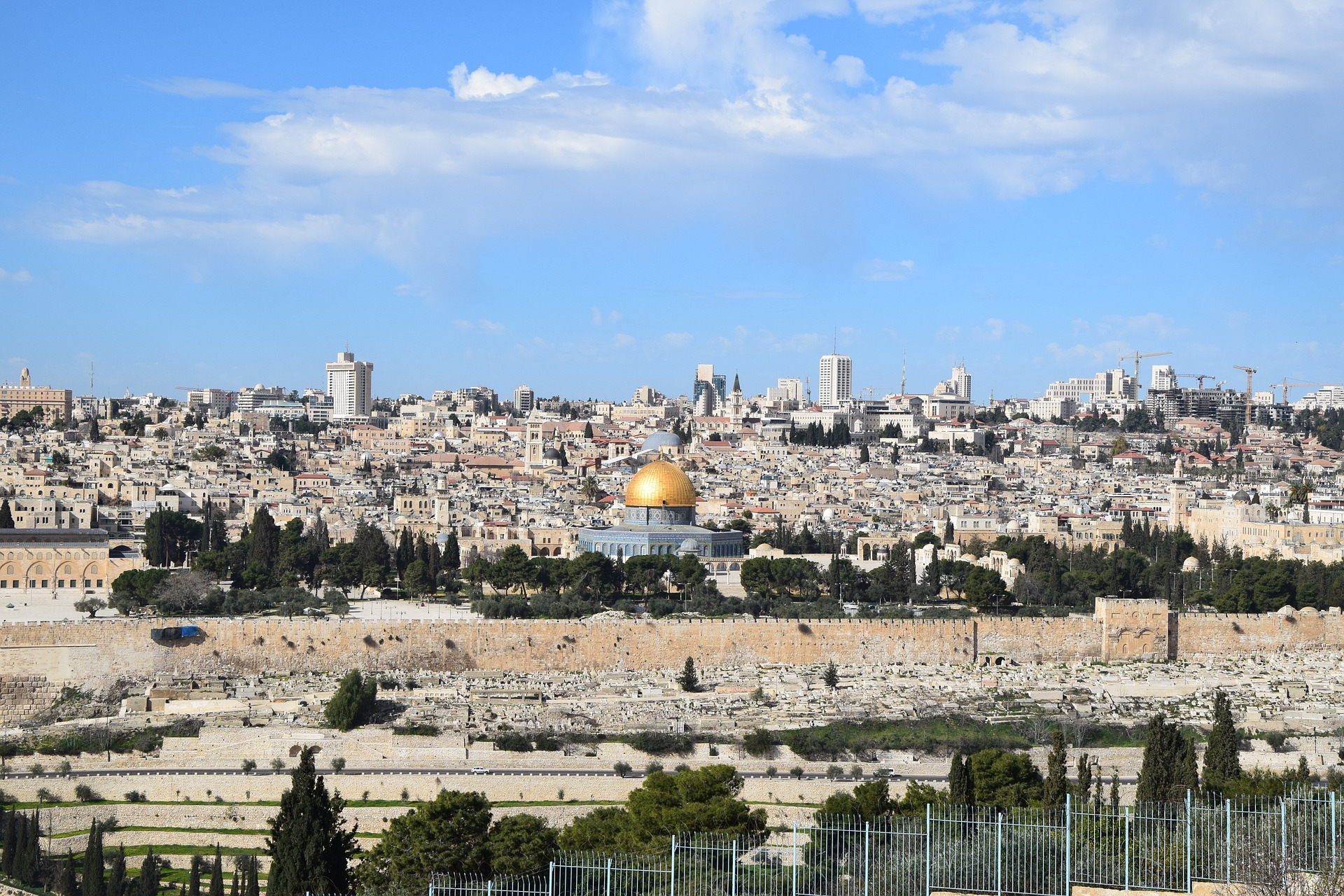Gerusalemme (foto di MaciejJaszczolt  da Pixabay)